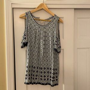 Cold shoulder Max Stdio Top.